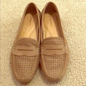 G. H. Bass Tan/Beige Flats: Size 9.5